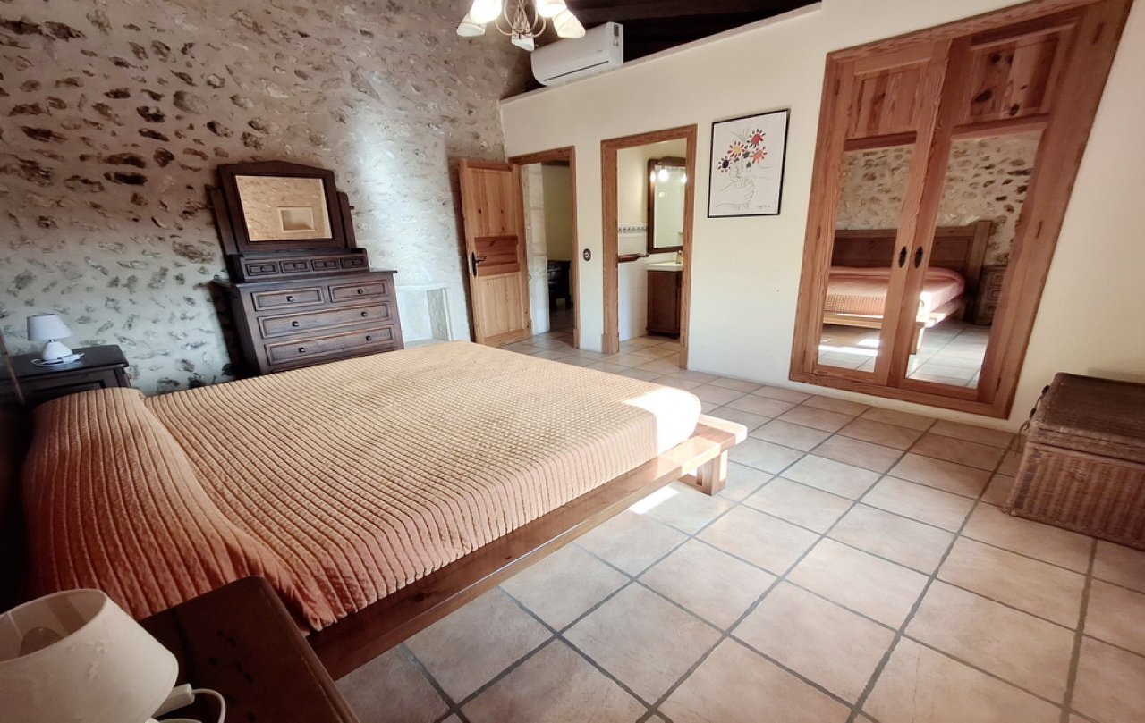 Enorm grosses Dorfhaus mit Pool und Innenhof bei Campos in einer Dorfsiedlung-DH 24