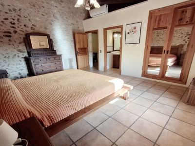 Enorm grosses Dorfhaus mit Pool und Innenhof bei Campos in einer Dorfsiedlung-DH 24