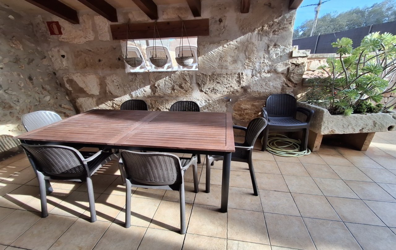 Enorm grosses Dorfhaus mit Pool und Innenhof bei Campos in einer Dorfsiedlung-DH 24