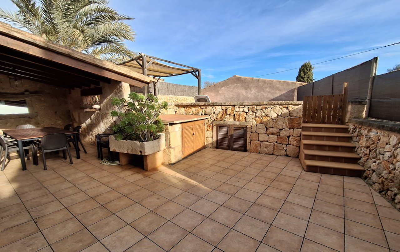 Enorm grosses Dorfhaus mit Pool und Innenhof bei Campos in einer Dorfsiedlung-DH 24