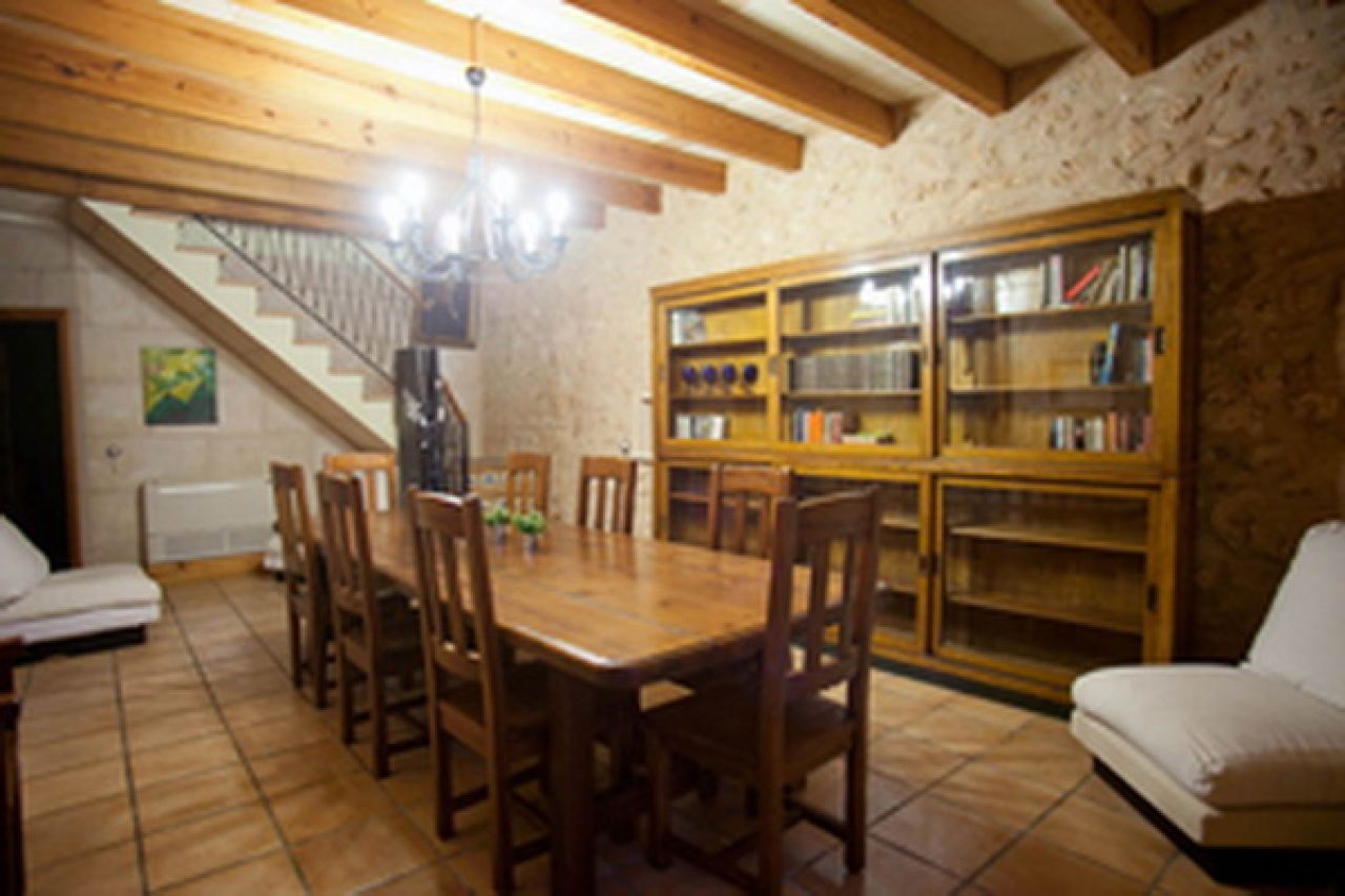 Enorm grosses Dorfhaus mit Pool und Innenhof bei Campos in einer Dorfsiedlung-DH 24