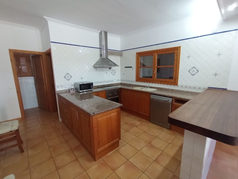 Enorme finca parcialmente amueblada con calefacción por gasóleo, piscina y vistas al mar cerca de Porto Colom — F 181