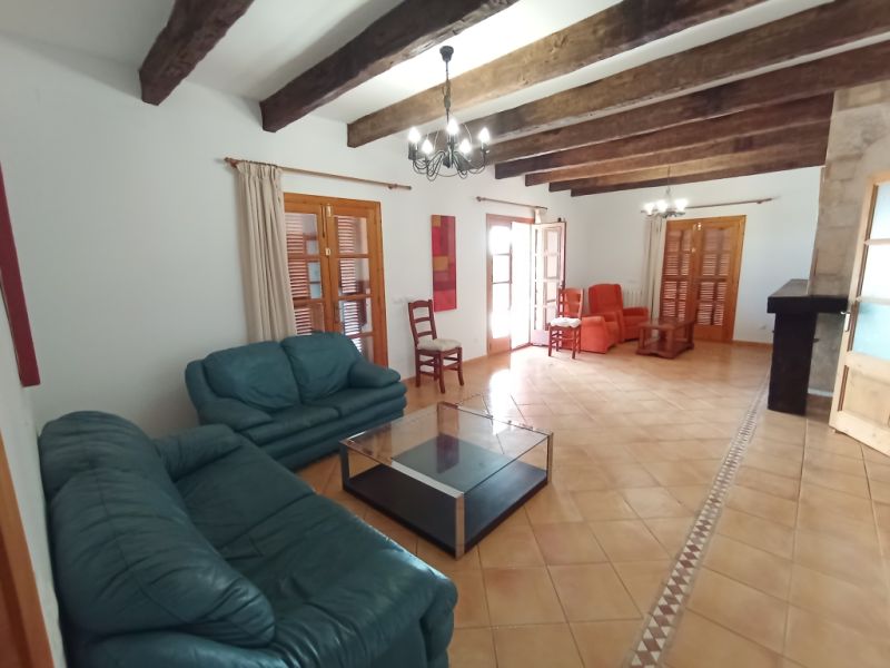 Enorme finca parcialmente amueblada con calefacción por gasóleo, piscina y vistas al mar cerca de Porto Colom — F 181