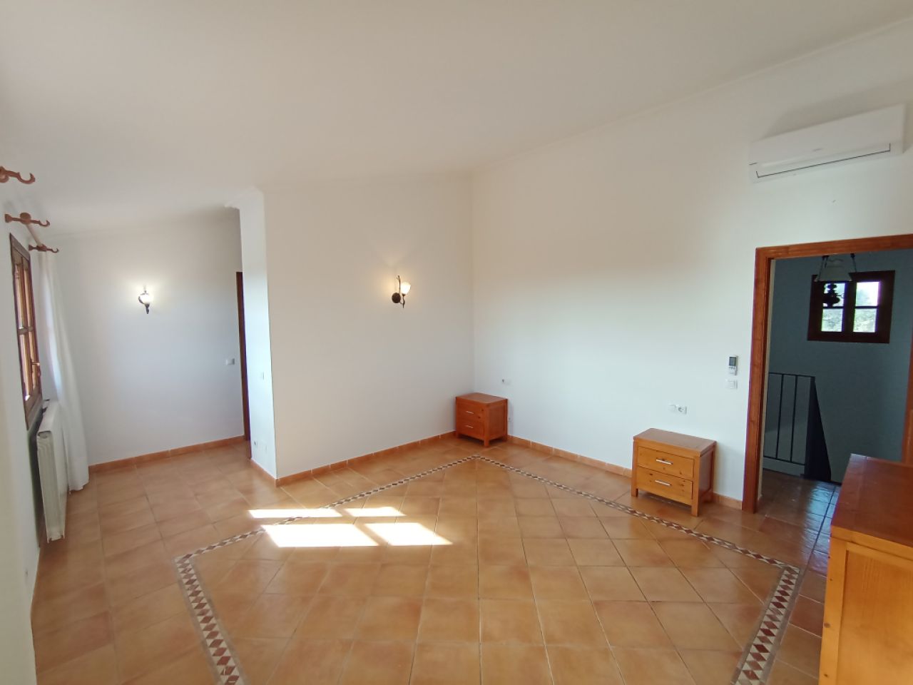 Enorme finca parcialmente amueblada con calefacción por gasóleo, piscina y vistas al mar cerca de Porto Colom — F 181