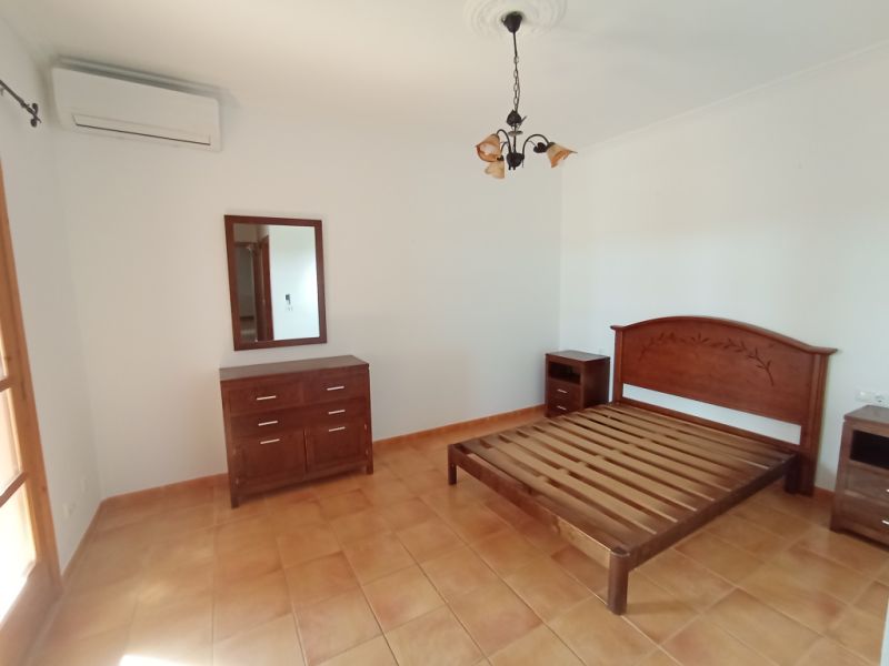 Enorme finca parcialmente amueblada con calefacción por gasóleo, piscina y vistas al mar cerca de Porto Colom — F 181