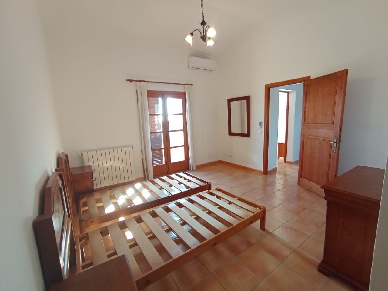 Enorme finca parcialmente amueblada con calefacción por gasóleo, piscina y vistas al mar cerca de Porto Colom — F 181