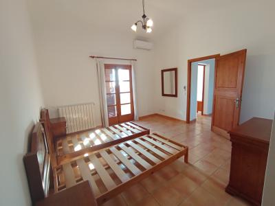 Enorme finca parcialmente amueblada con calefacción por gasóleo, piscina y vistas al mar cerca de Porto Colom — F 181