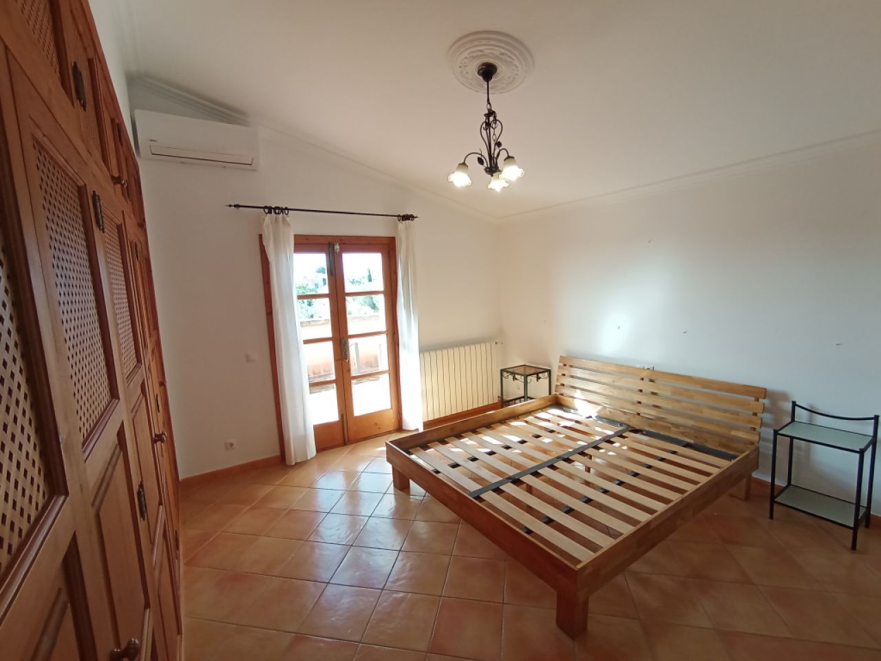 Enorme finca parcialmente amueblada con calefacción por gasóleo, piscina y vistas al mar cerca de Porto Colom — F 181