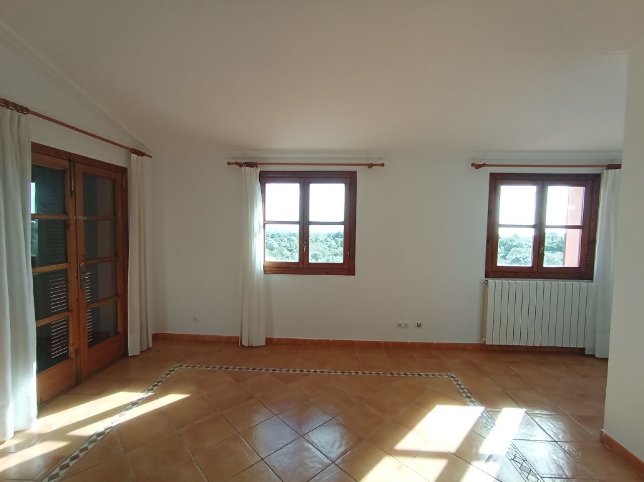 Enorme finca parcialmente amueblada con calefacción por gasóleo, piscina y vistas al mar cerca de Porto Colom — F 181