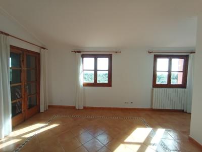 Enorme finca parcialmente amueblada con calefacción por gasóleo, piscina y vistas al mar cerca de Porto Colom — F 181