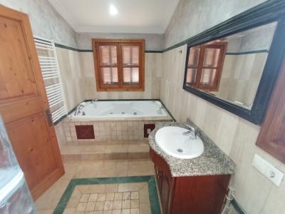 Enorme finca parcialmente amueblada con calefacción por gasóleo, piscina y vistas al mar cerca de Porto Colom — F 181