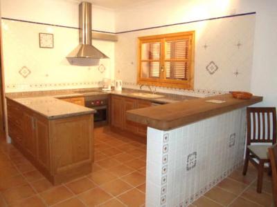 Enorme finca parcialmente amueblada con calefacción por gasóleo, piscina y vistas al mar cerca de Porto Colom — F 181