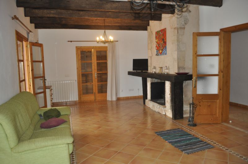 Enorme finca parcialmente amueblada con calefacción por gasóleo, piscina y vistas al mar cerca de Porto Colom — F 181