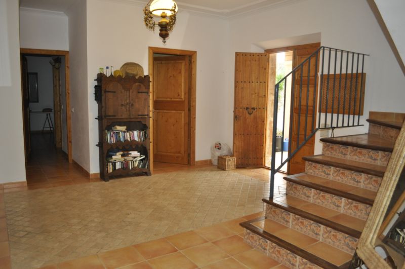 Enorme finca parcialmente amueblada con calefacción por gasóleo, piscina y vistas al mar cerca de Porto Colom — F 181