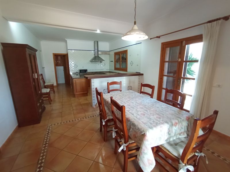 Enorme finca parcialmente amueblada con calefacción por gasóleo, piscina y vistas al mar cerca de Porto Colom — F 181