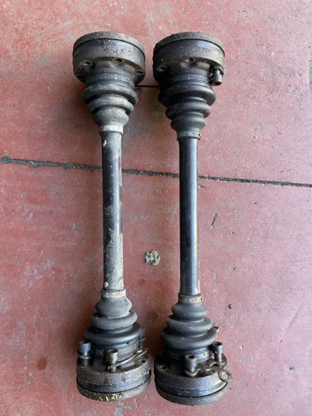 Ersatzteillos BMW 525TSD E34 Getriebe, Wellen, komplette Zentralwelle