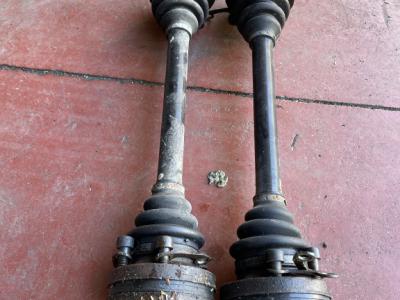 Ersatzteillos BMW 525TSD E34 Getriebe, Wellen, komplette Zentralwelle