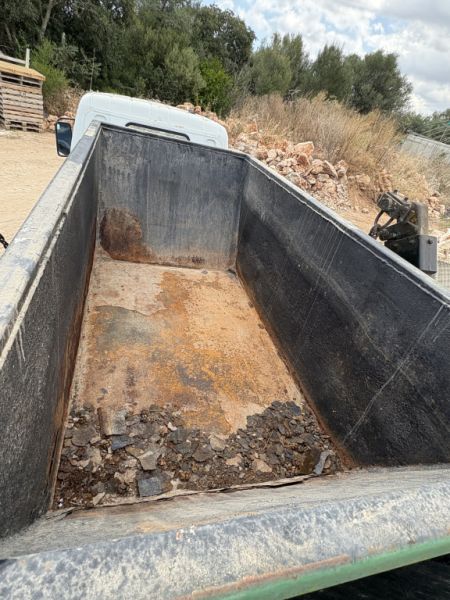 1.5 and 3 m3 containers are rented