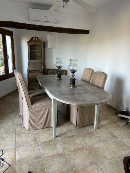 Esstisch aus Holz 145 cm, ausgeklappt 240 cm (oval) – für 4 bis 6 Personen