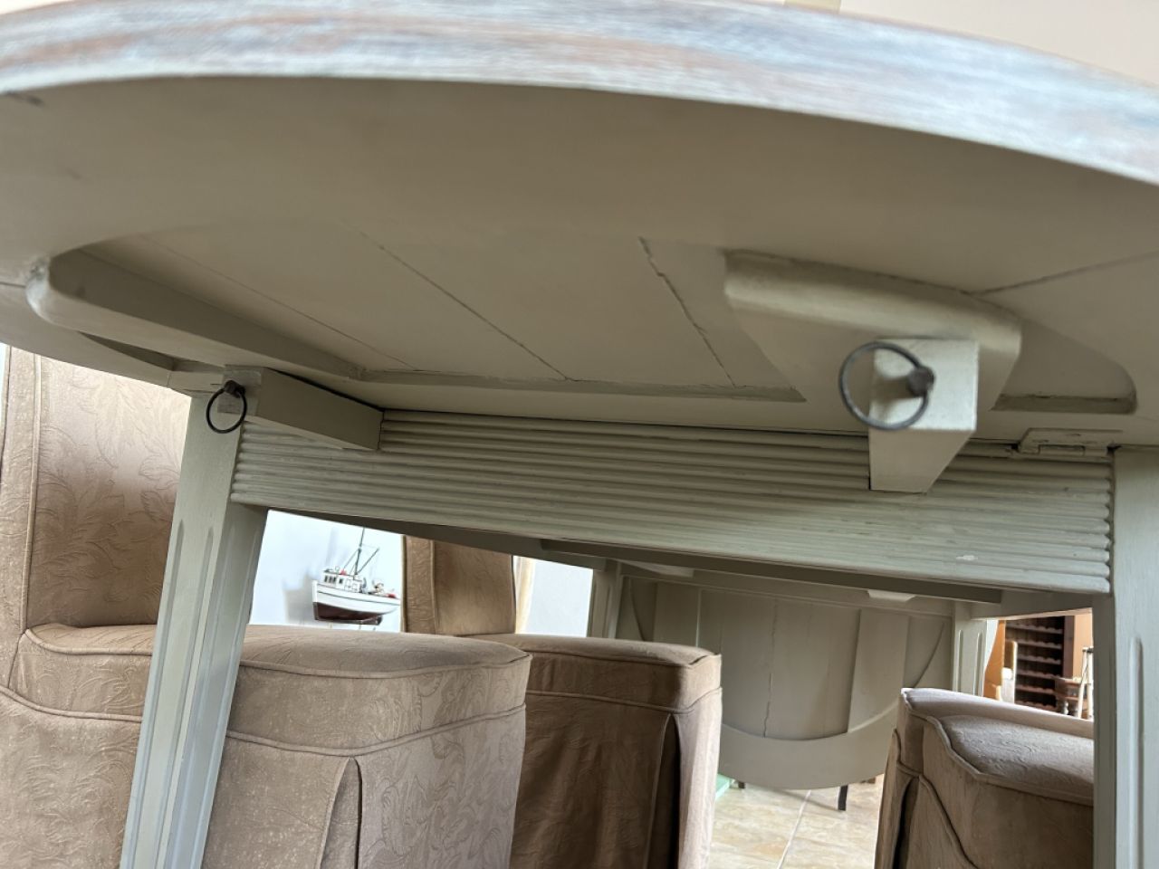 Esstisch aus Holz 145 cm, ausgeklappt 240 cm (oval) – für 4 bis 6 Personen