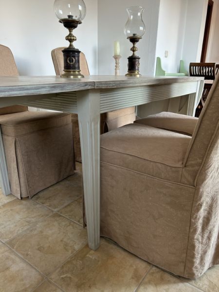 Esstisch aus Holz 145 cm, ausgeklappt 240 cm (oval) – für 4 bis 6 Personen