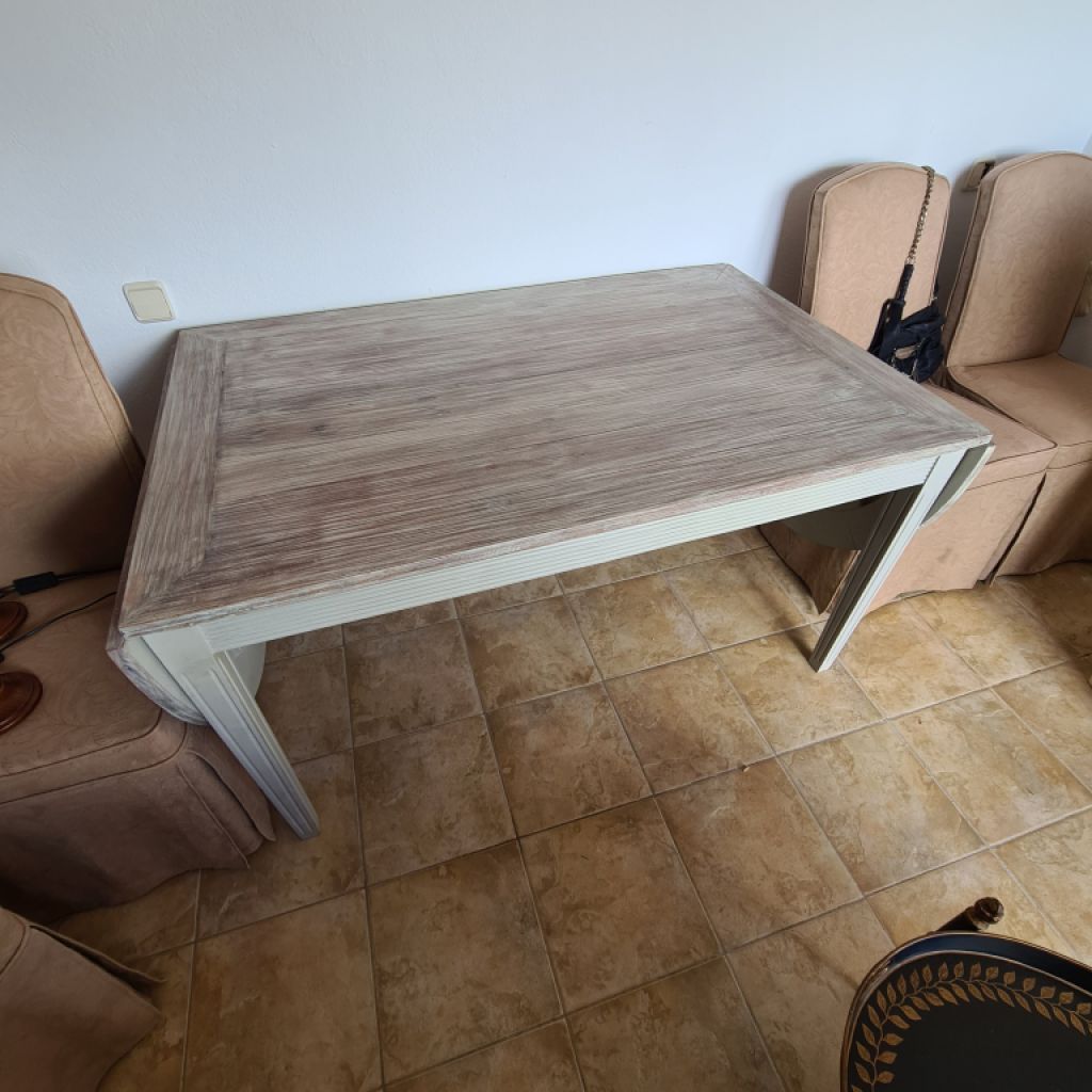 Esstisch aus Holz 145 cm, ausgeklappt 240 cm (oval) – für 4 bis 6 Personen