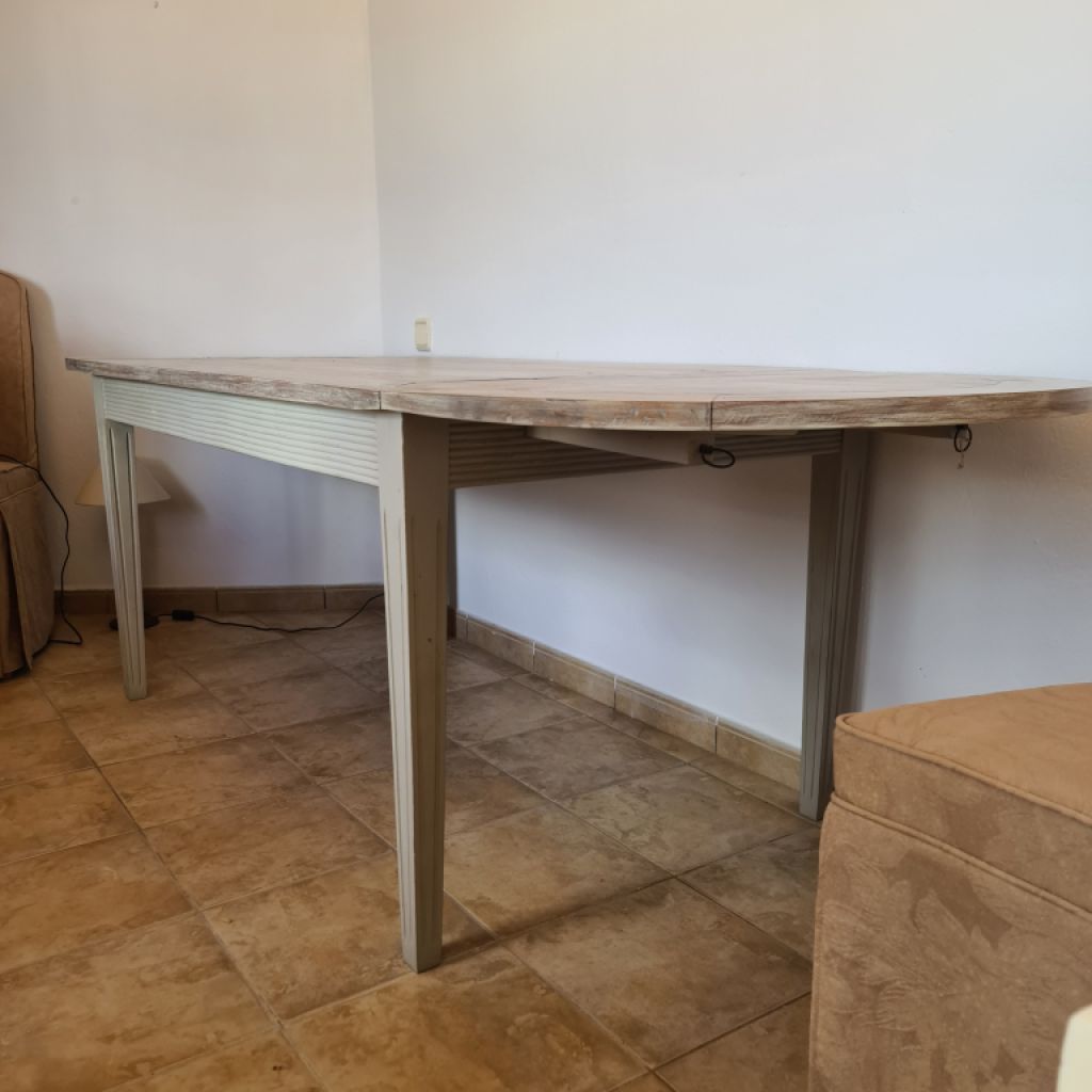 Esstisch aus Holz 145 cm, ausgeklappt 240 cm (oval) – für 4 bis 6 Personen