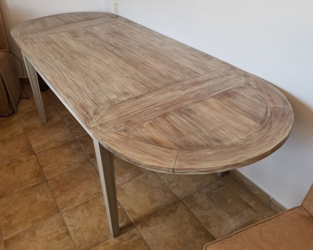 Esstisch aus Holz 145 cm, ausgeklappt 240 cm (oval) – für 4 bis 6 Personen