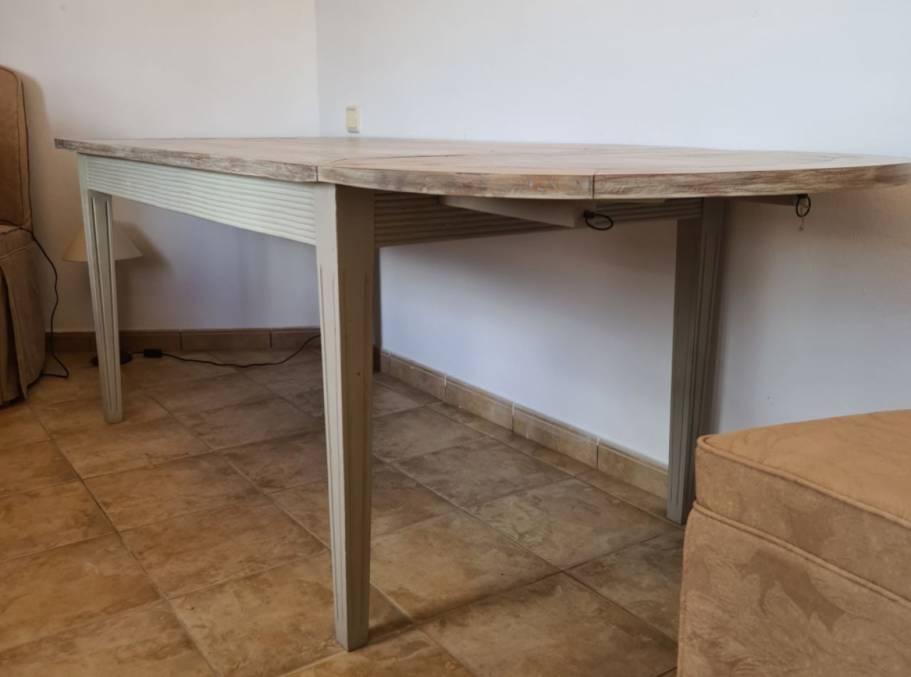 Esstisch aus Holz 145 cm, ausgeklappt 240 cm (oval) – für 4 bis 6 Personen