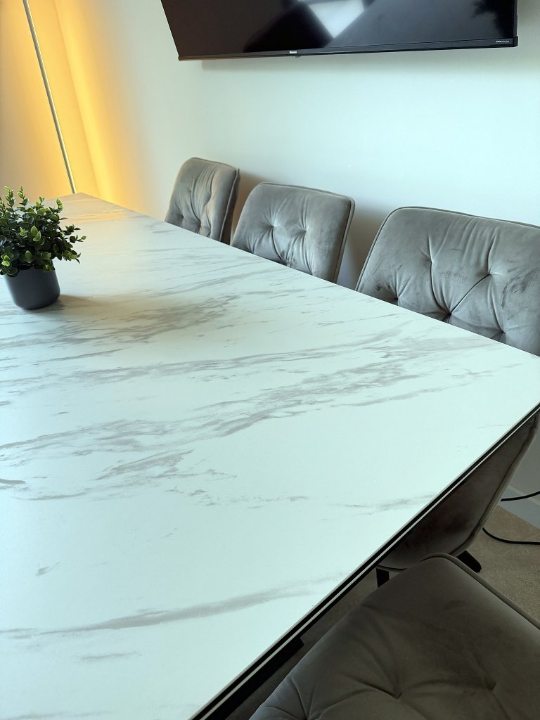 Extendable ceramic dining table + 8 velvet swivel chairs