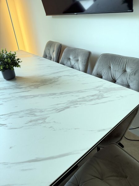 Extendable ceramic dining table + 8 velvet swivel chairs