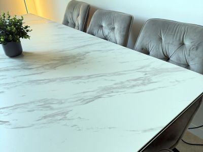 Extendable ceramic dining table + 8 velvet swivel chairs