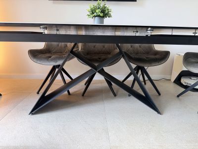 Extendable ceramic dining table + 8 velvet swivel chairs