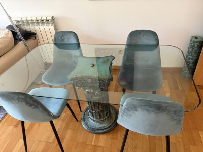 Mesa de comedor con tablero de cristal (+ 4 sillas opcionales)