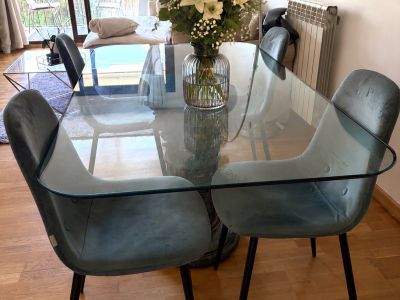 Mesa de comedor con tablero de cristal (+ 4 sillas opcionales)
