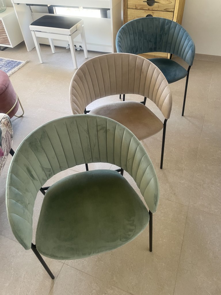 Esstisch und 6 Stühle