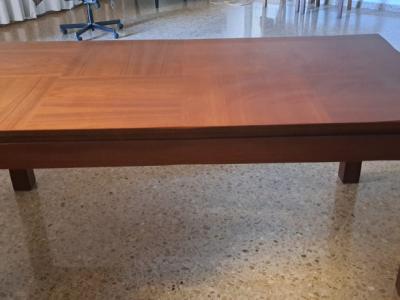 Esstisch und Stühle