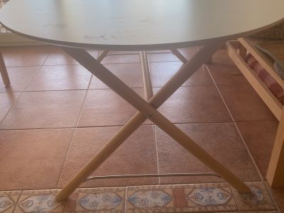 Mesa de comedor, blanca con haya