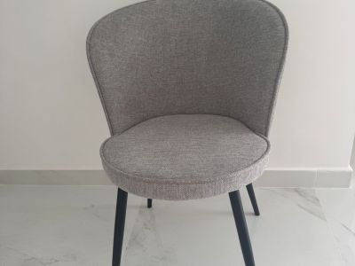 Esszimmer-Set: 4 graue Polsterstühle + Glastisch (Ø 120cm)