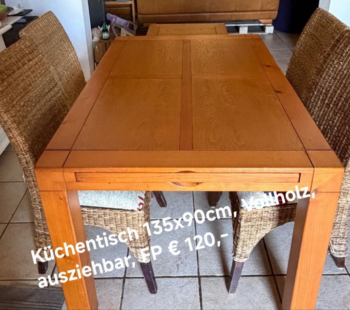 Esszimmertisch Holz  massiv  4 Stuehle