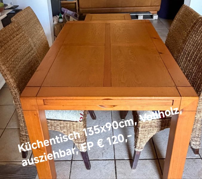 Esszimmertisch Holz  massiv  4 Stuehle