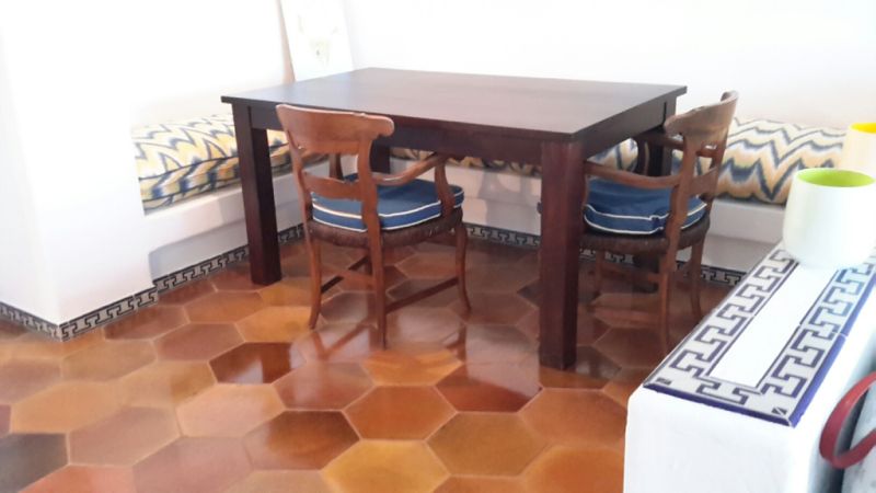 Mesa de comedor de madera maciza
