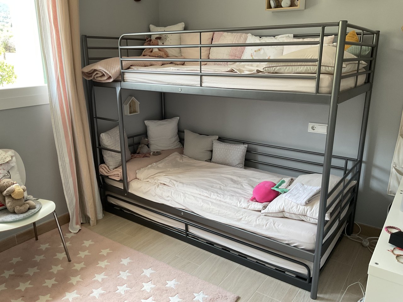Etagenbett / Stockbett Ikea Svärta Metall grau inkl. 3 Matratzen - absolut neuwertig!