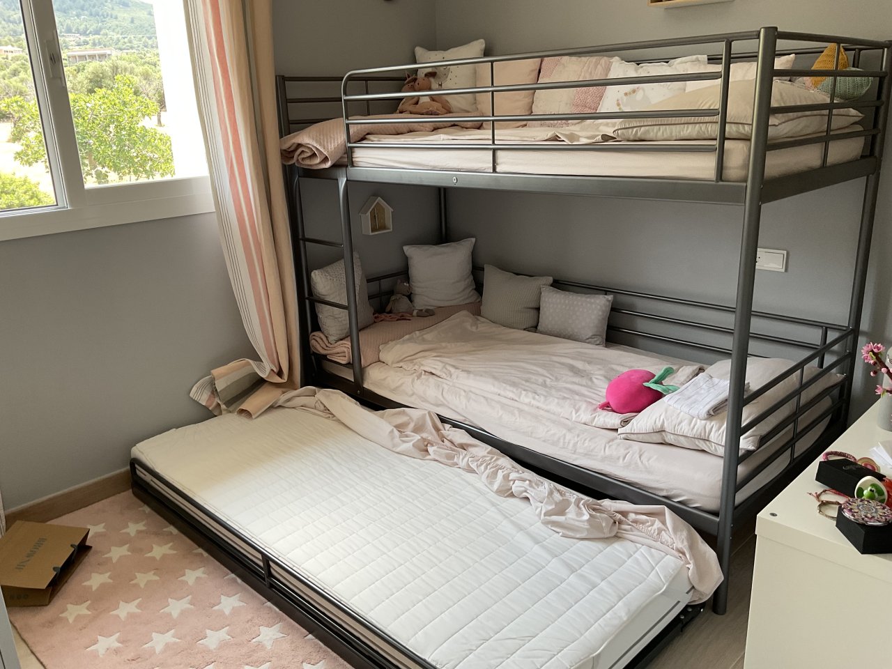 Etagenbett / Stockbett Ikea Svärta Metall grau inkl. 3 Matratzen - absolut neuwertig!