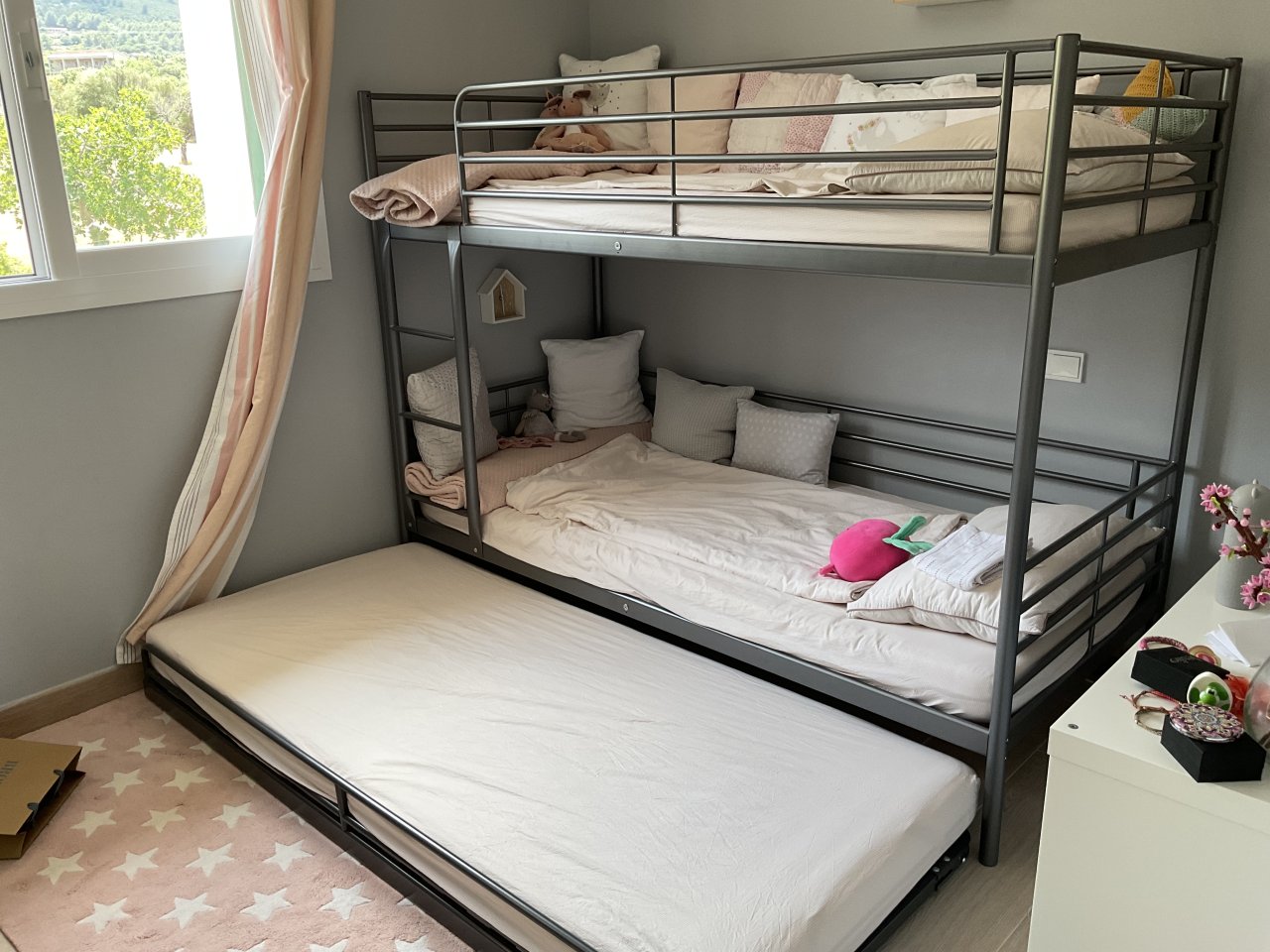 Etagenbett / Stockbett Ikea Svärta Metall grau inkl. 3 Matratzen - absolut neuwertig!