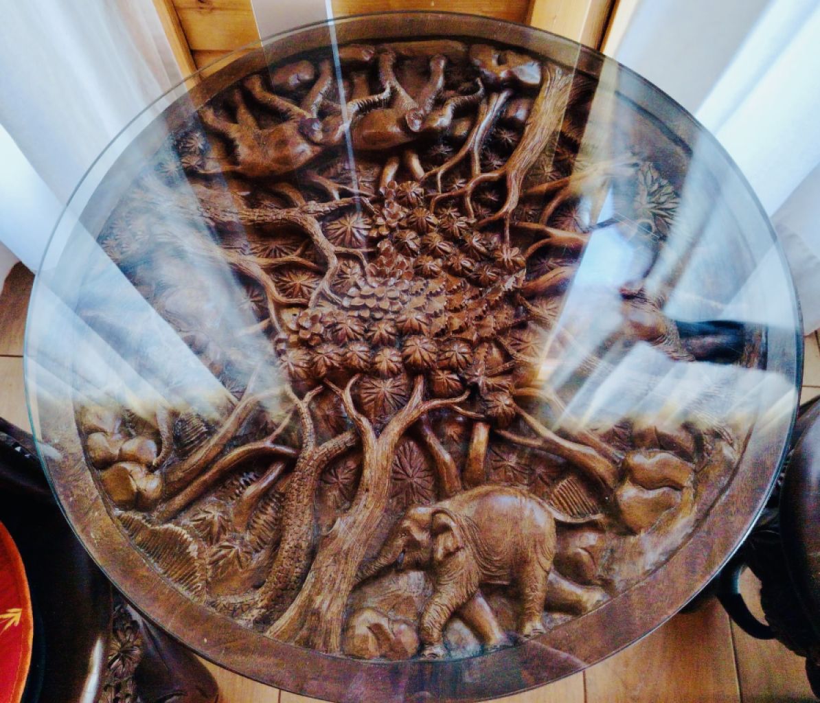 EXKLUSIV:   Massive Tropenholz Sitzgarnitur - 4 Stühle und 1 Tisch