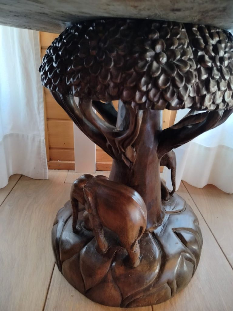 EXKLUSIV:   Massive Tropenholz Sitzgarnitur - 4 Stühle und 1 Tisch