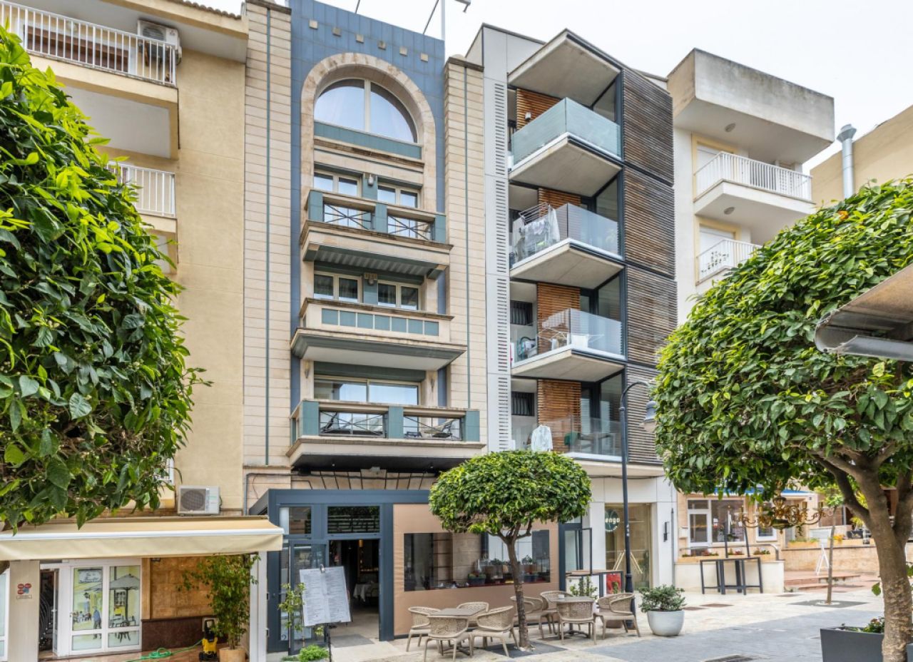 EXCLUSIVA: Casa residencial con licencia vacacional y local en Puerto Alcudia