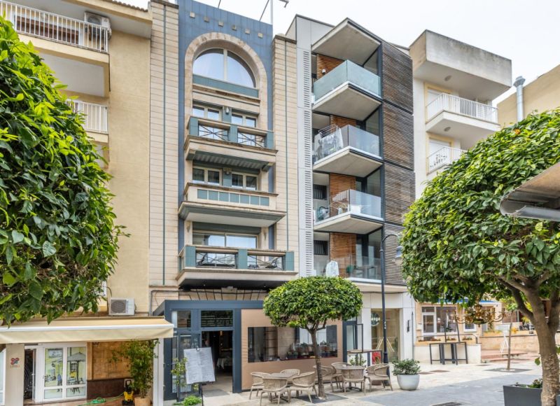 EXCLUSIVA: Casa residencial con licencia vacacional y local en Puerto Alcudia