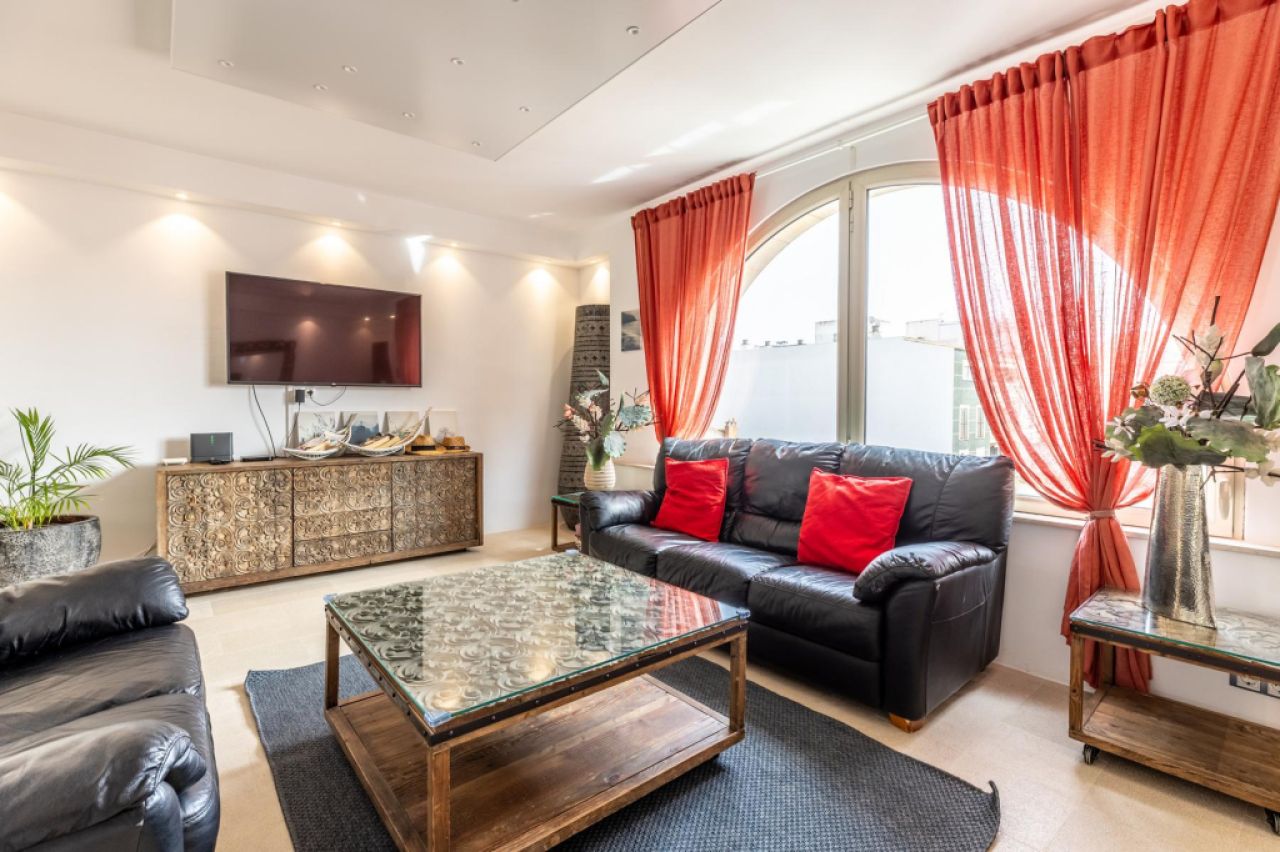 EXCLUSIVA: Casa residencial con licencia vacacional y local en Puerto Alcudia